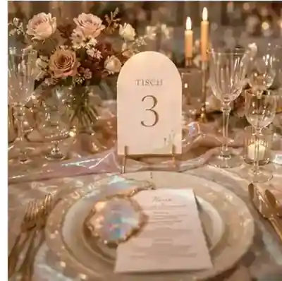Opal Wedding im Herbst: So funktioniert der schimmernde Hochzeitstrend mit warmen Farben